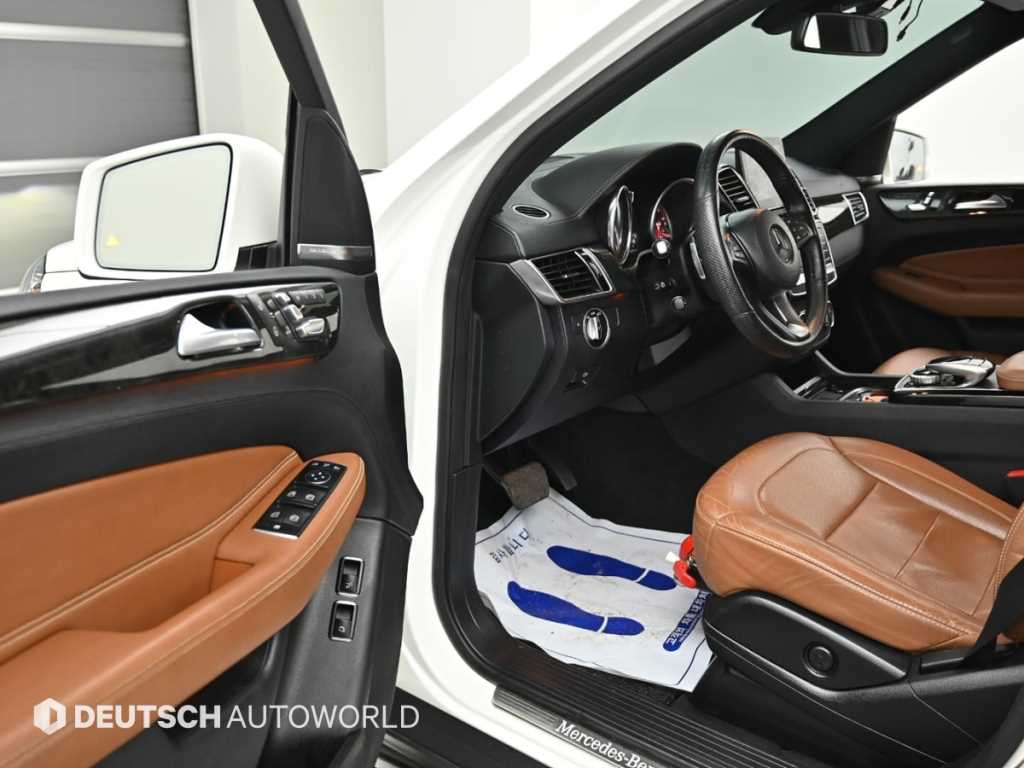 Mercedes Benz GLS Class - Vista 11