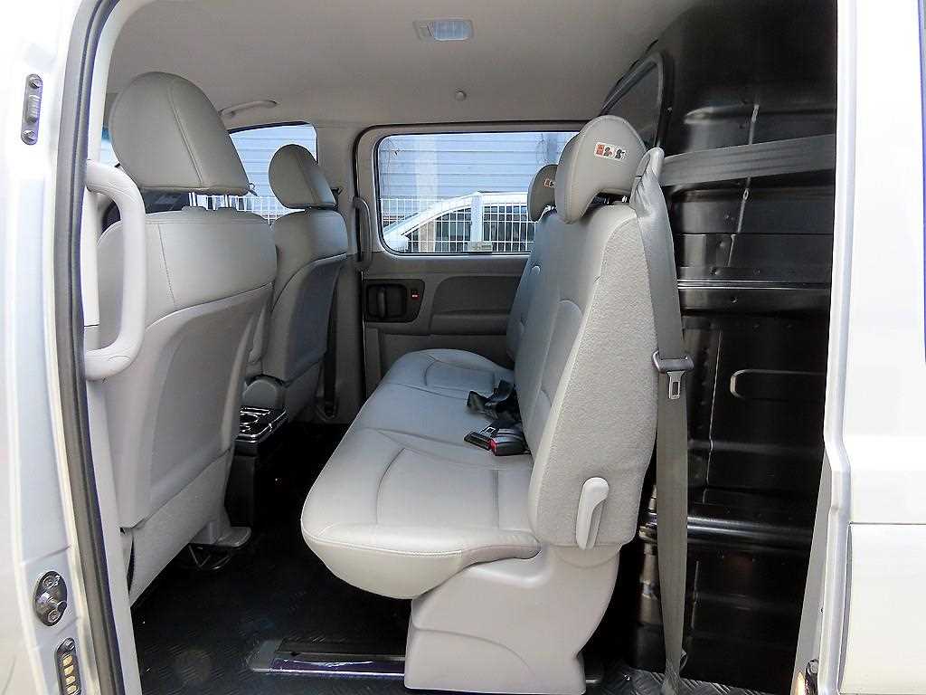 HYUNDAI Starex - Vista 6