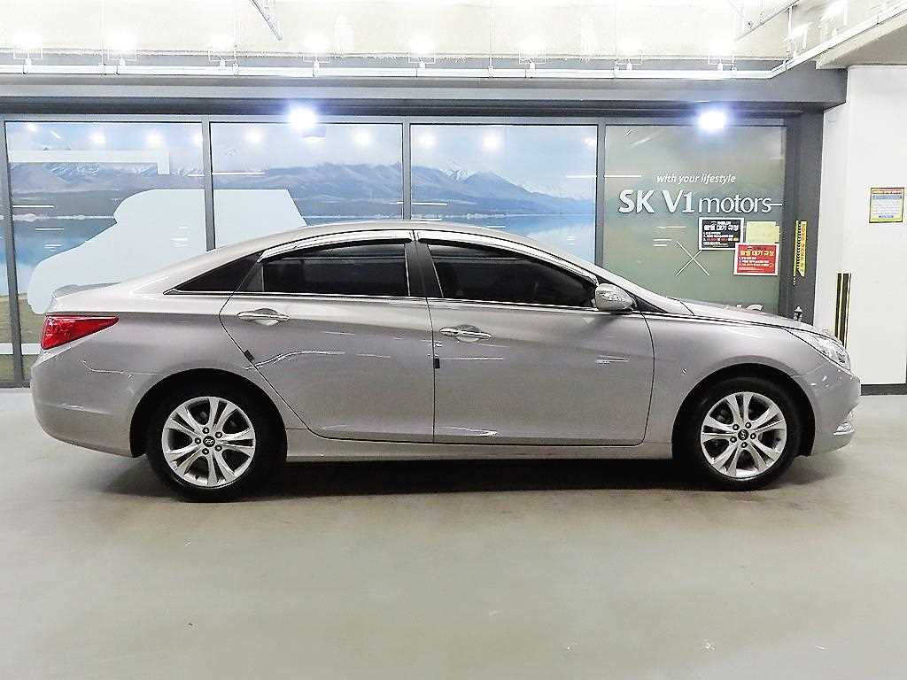 HYUNDAI Sonata - Vista 3
