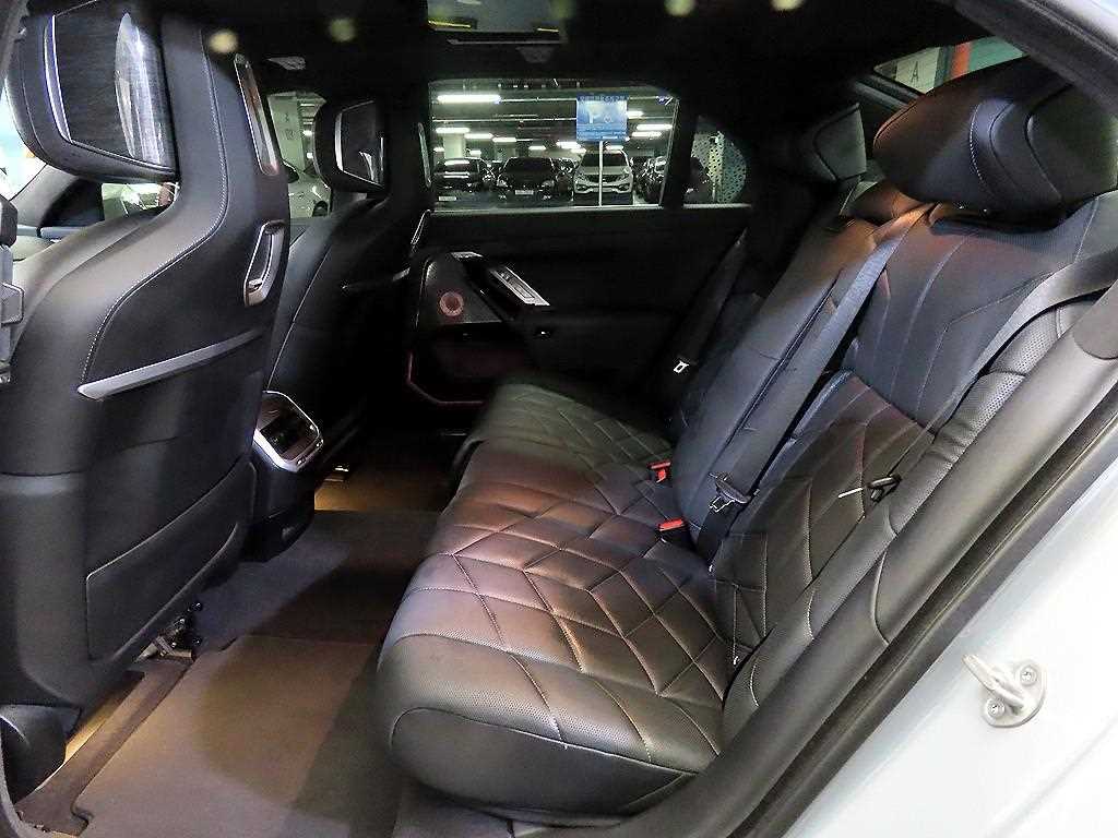 BMW i7 - Vista 7