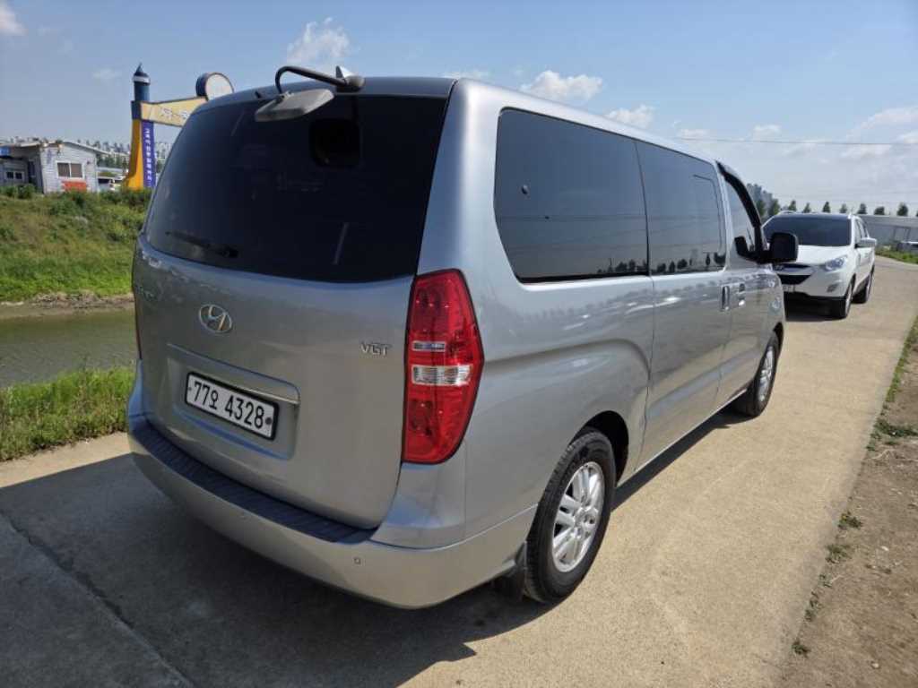 HYUNDAI Starex - Vista 5