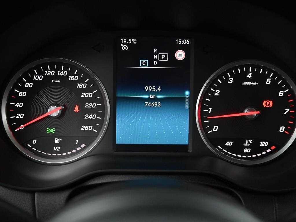 Mercedes Benz C Class - Vista 8