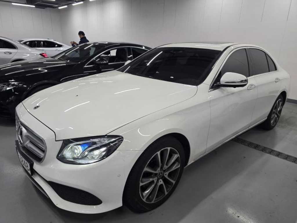 Mercedes Benz E class - Vista 2