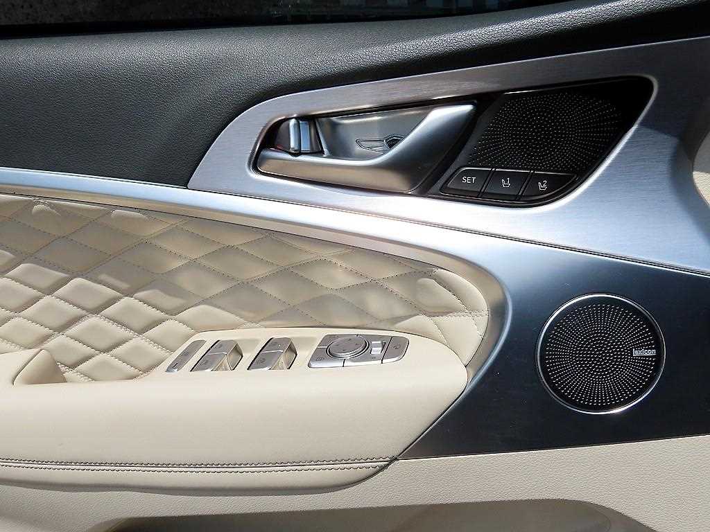 Genesis G70 - Vista 12