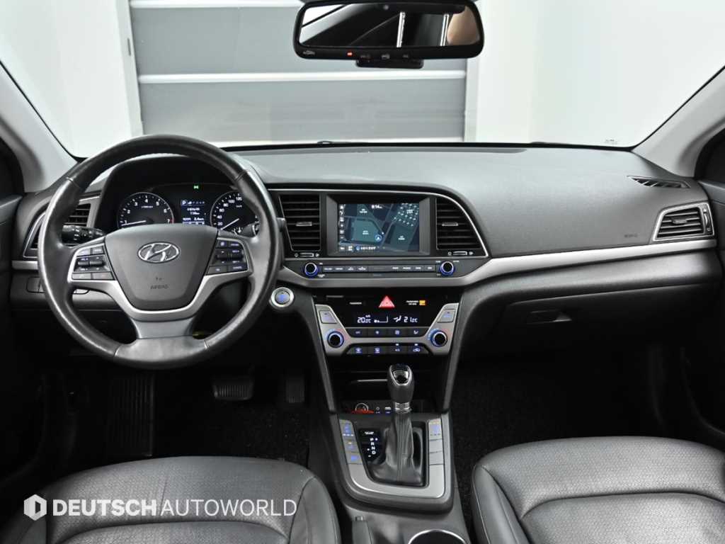 HYUNDAI Avante - Vista 7