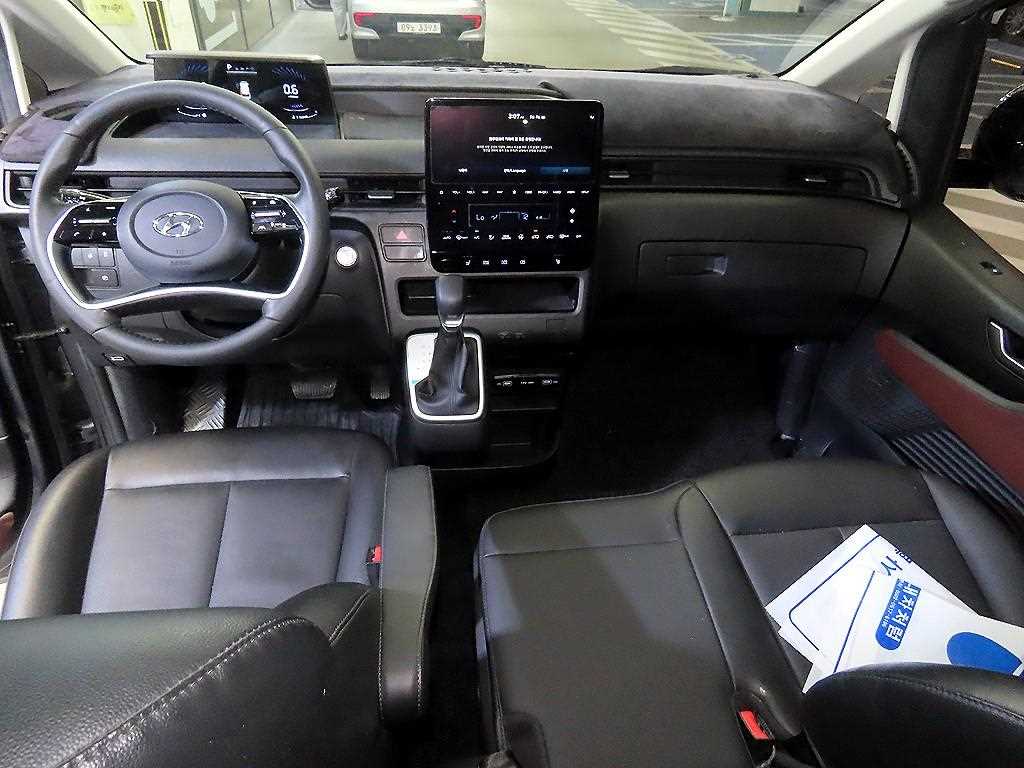 HYUNDAI Staria - Vista 10