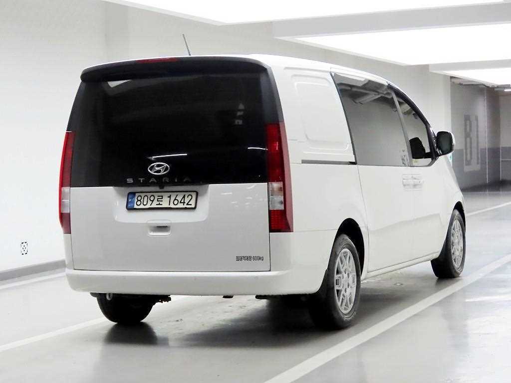 HYUNDAI Staria - Vista 4