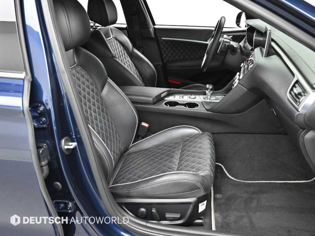 Genesis G70 - Vista 10