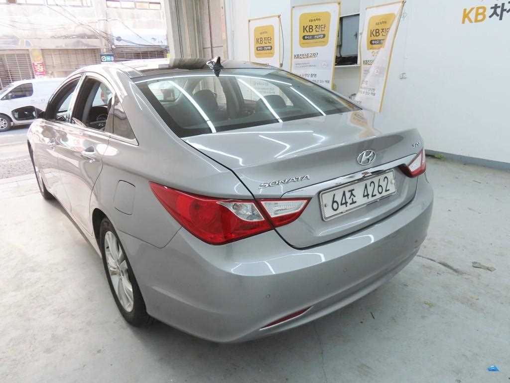 HYUNDAI Sonata - Vista 4
