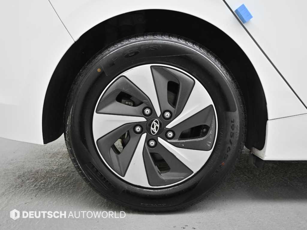 HYUNDAI Ioniq - Vista 5