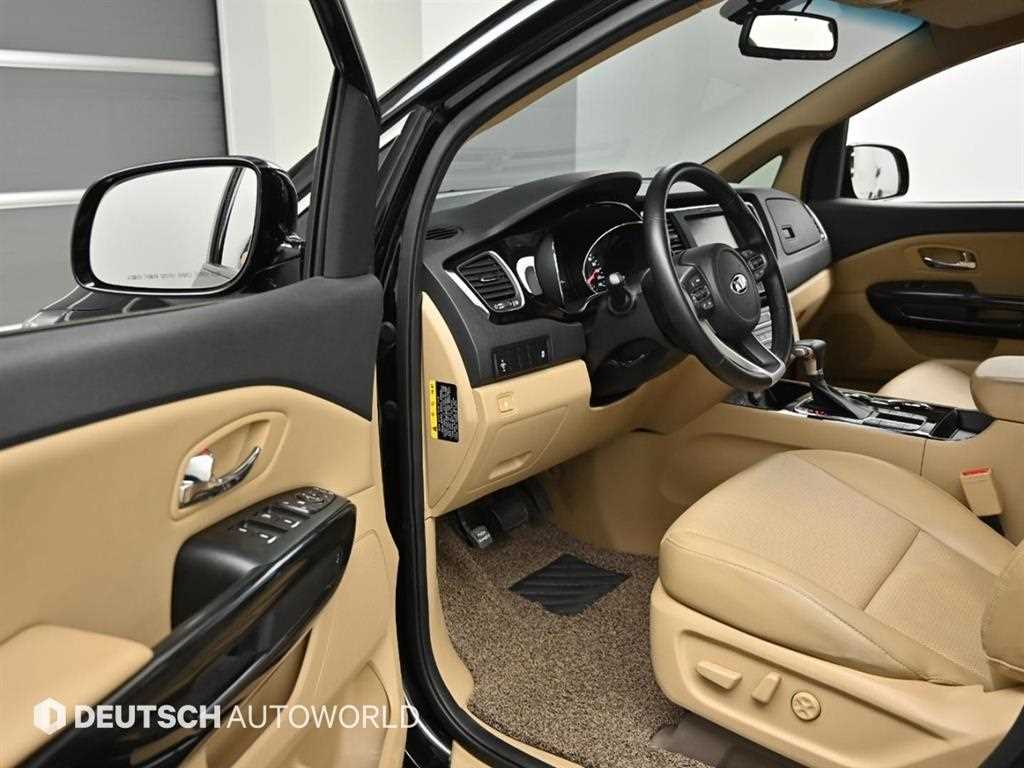 KIA Carnival - Vista 11