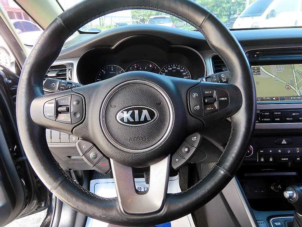 KIA Carens - Vista 8