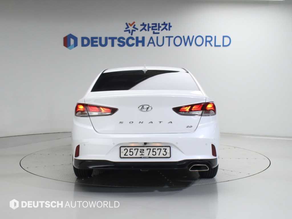 HYUNDAI Sonata - Vista 4
