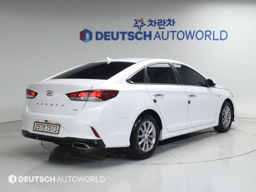 HYUNDAI Sonata - Vista 2