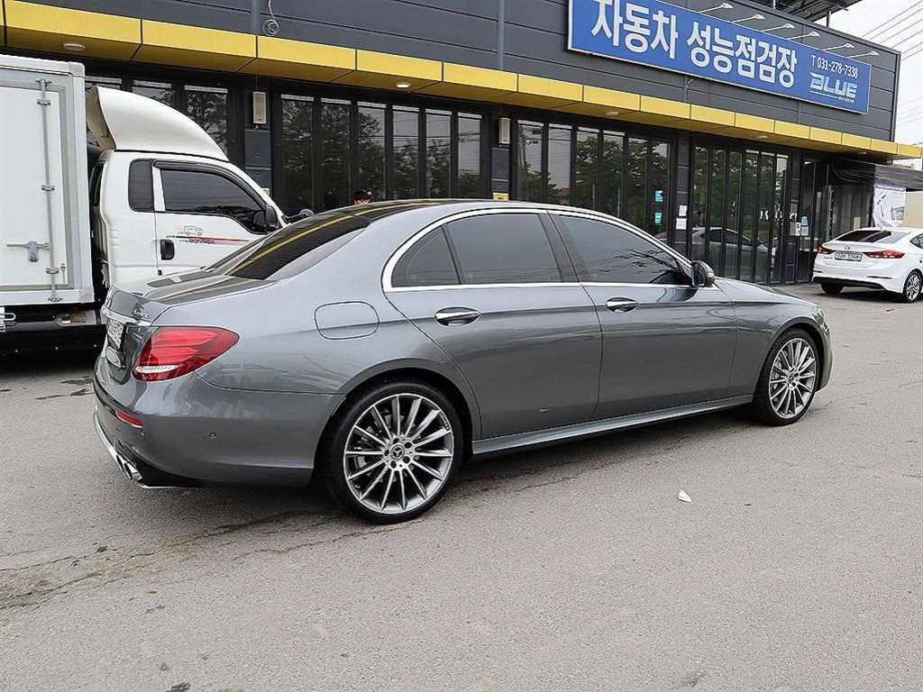 Mercedes Benz E class - Vista 3