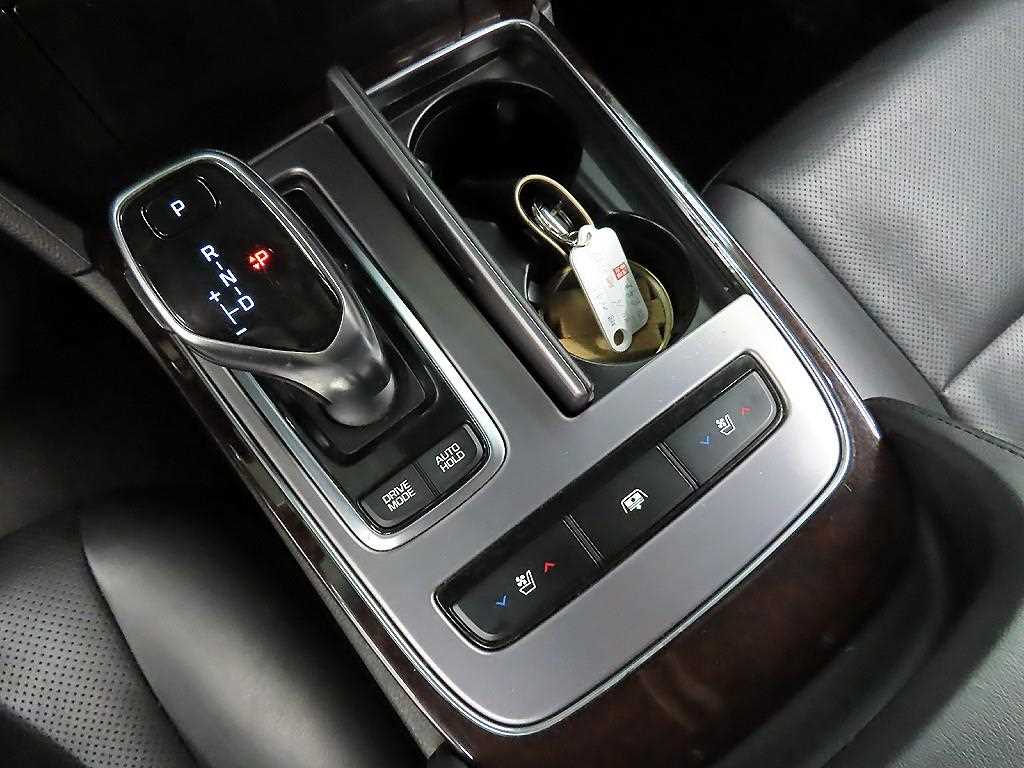 HYUNDAI Equus - Vista 10