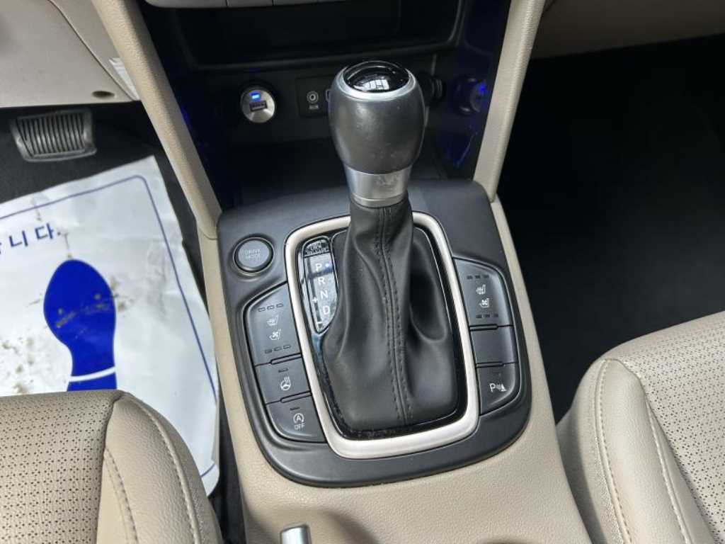HYUNDAI Kona - Vista 11