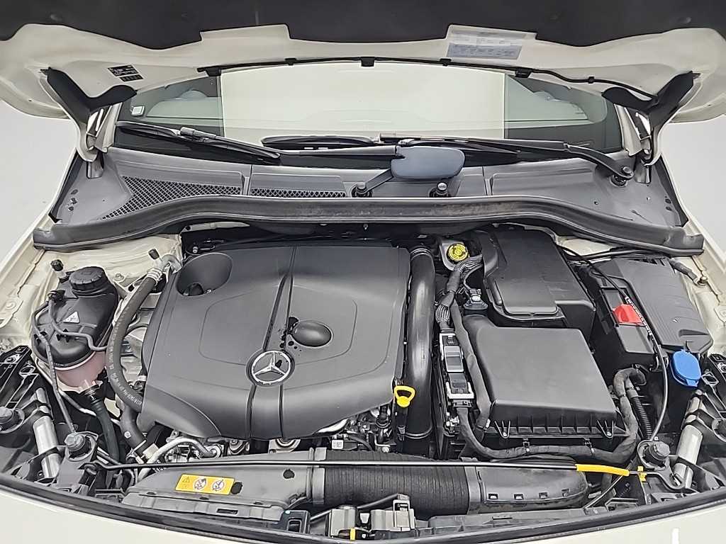 Mercedes Benz B Class (MY B) - Vista 5