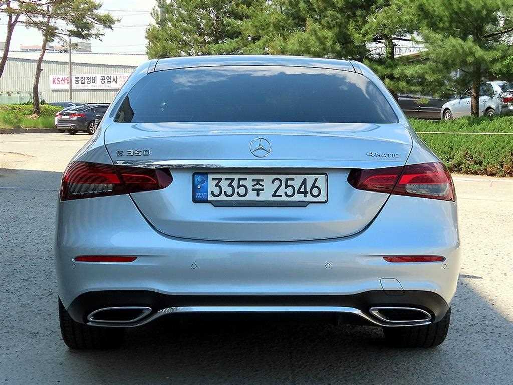 Mercedes Benz E class - Vista 4