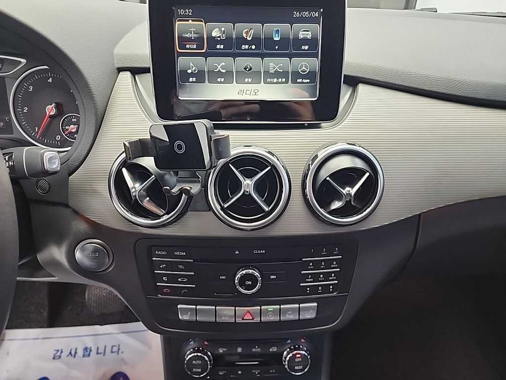 Mercedes Benz B Class (MY B) - Vista 10