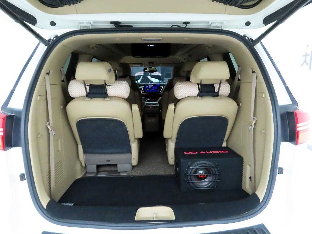 KIA Carnival - Vista 5