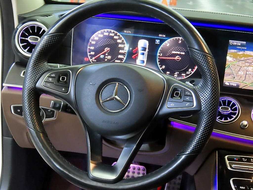 Mercedes Benz E class - Vista 8