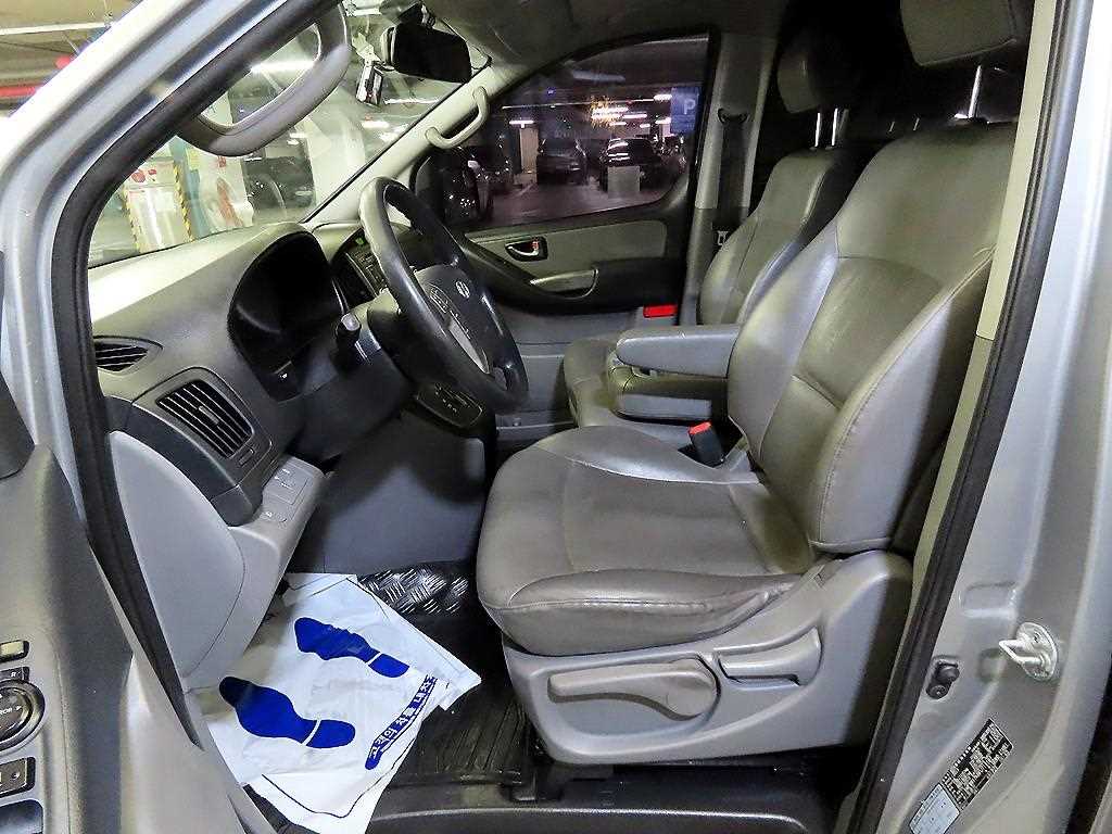 HYUNDAI Starex - Vista 6