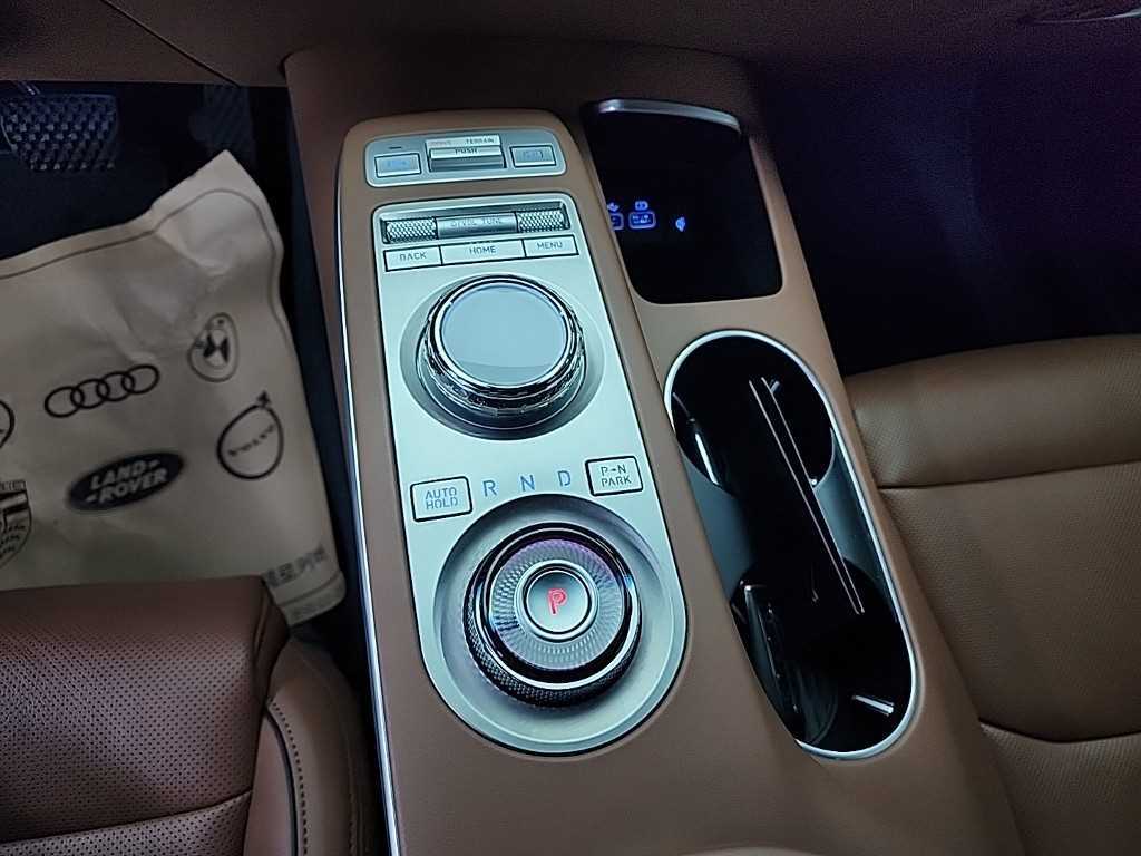 Genesis GV70 - Vista 8