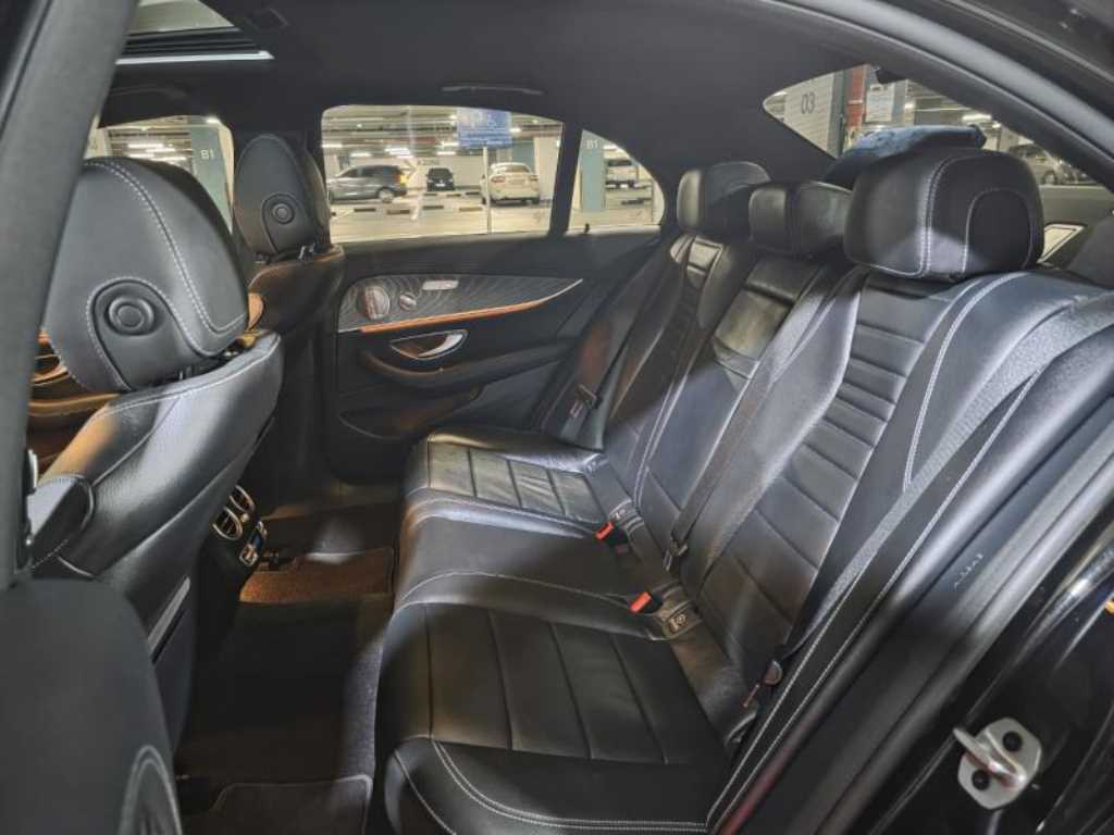 Mercedes Benz E class - Vista 8