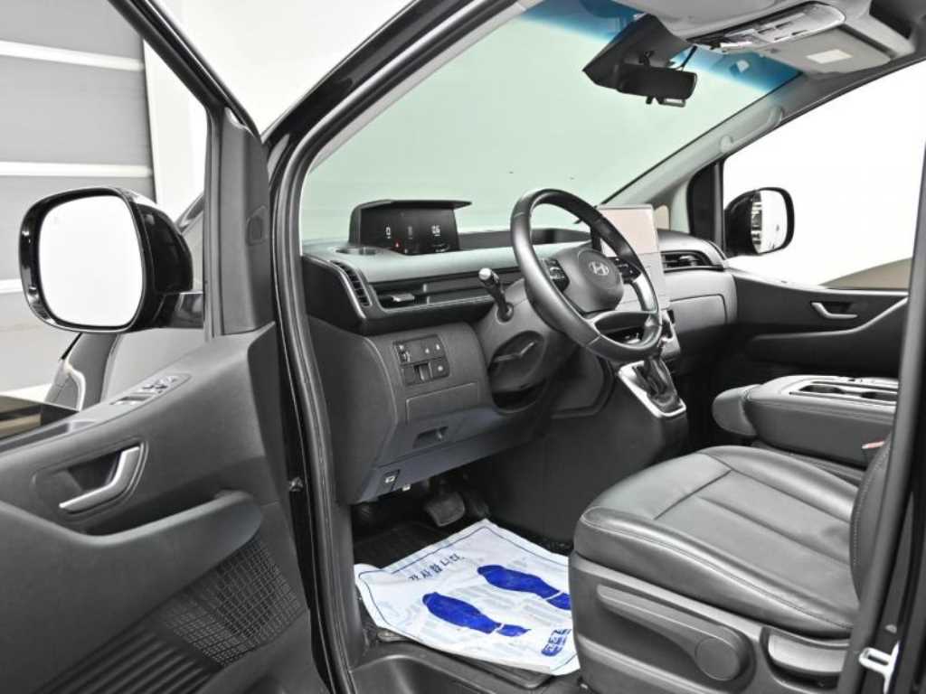 HYUNDAI Staria - Vista 11