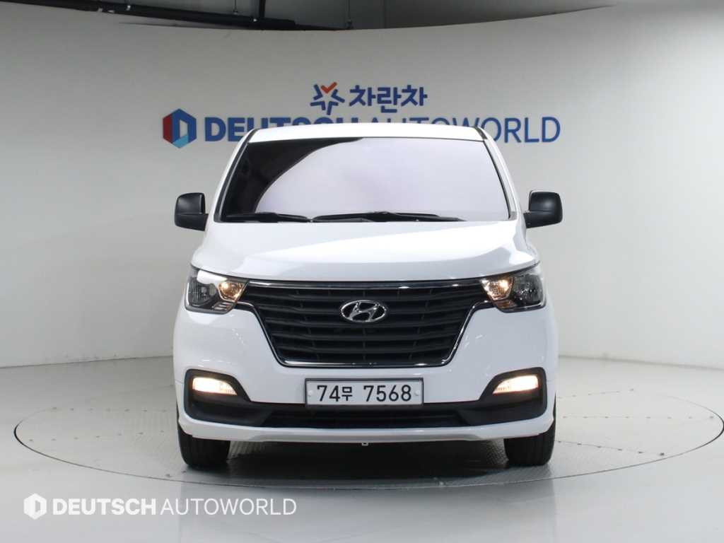 HYUNDAI Starex - Vista 3