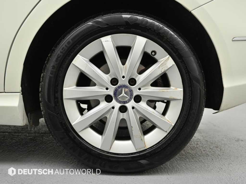 Mercedes Benz B Class (MY B) - Vista 5