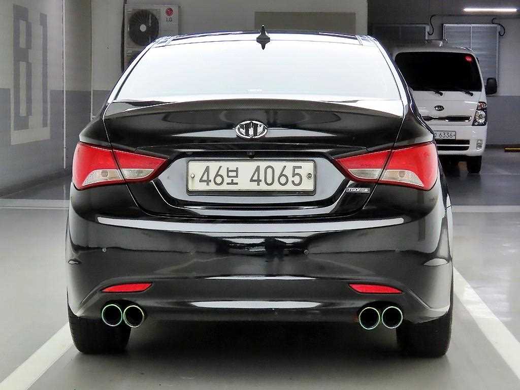 HYUNDAI Sonata - Vista 3