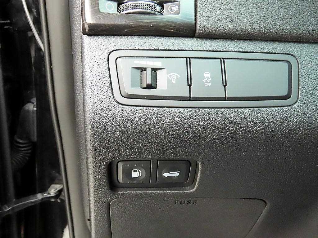 HYUNDAI Sonata - Vista 12