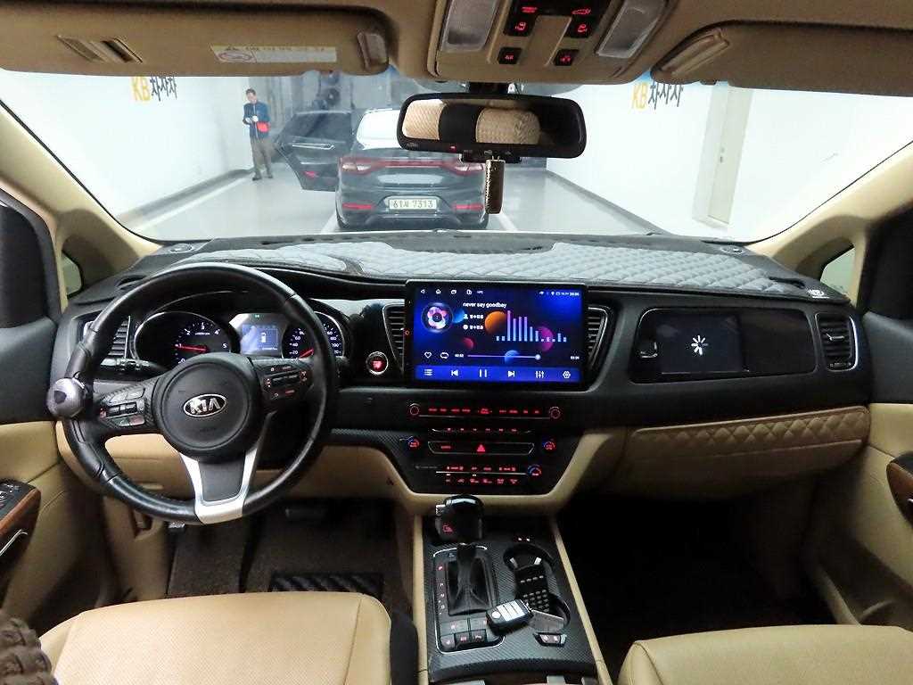 KIA Carnival - Vista 7