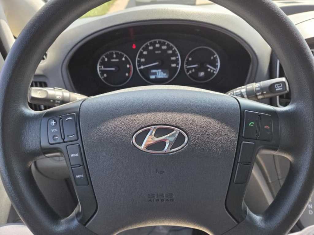 HYUNDAI Starex - Vista 11