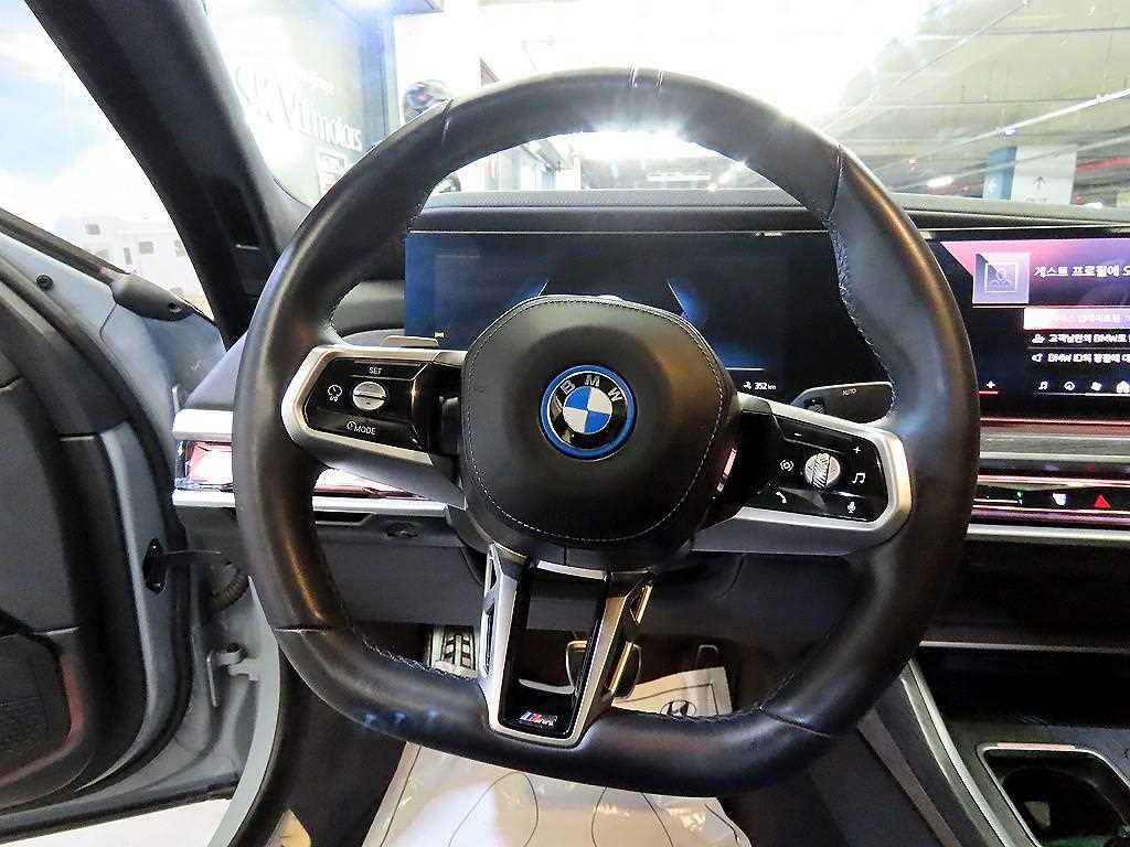 BMW i7 - Vista 8