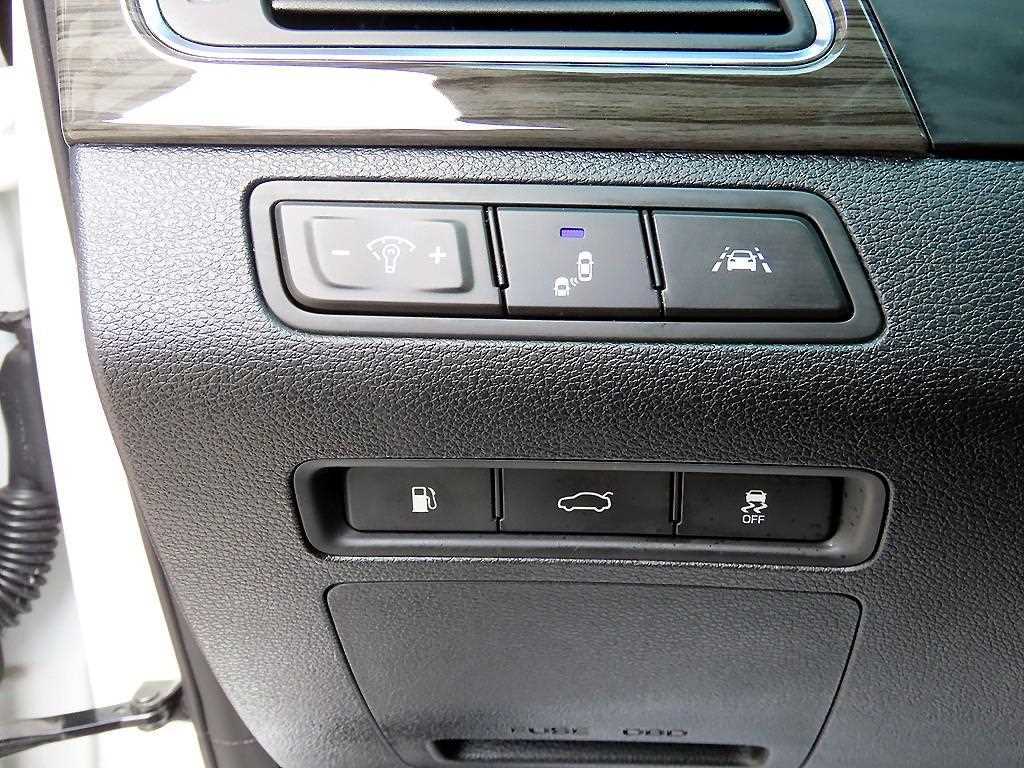 HYUNDAI Sonata - Vista 12