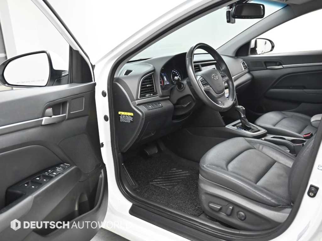 HYUNDAI Avante - Vista 11