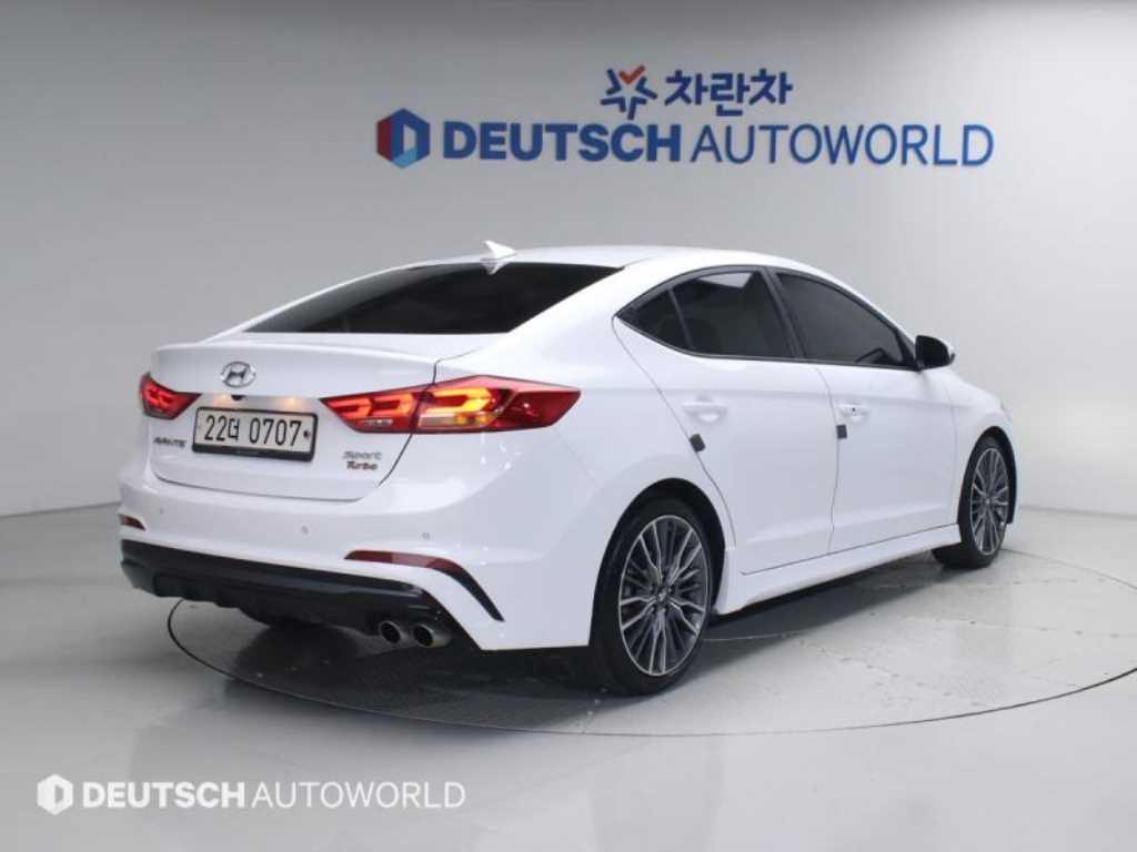 HYUNDAI Avante - Vista 2