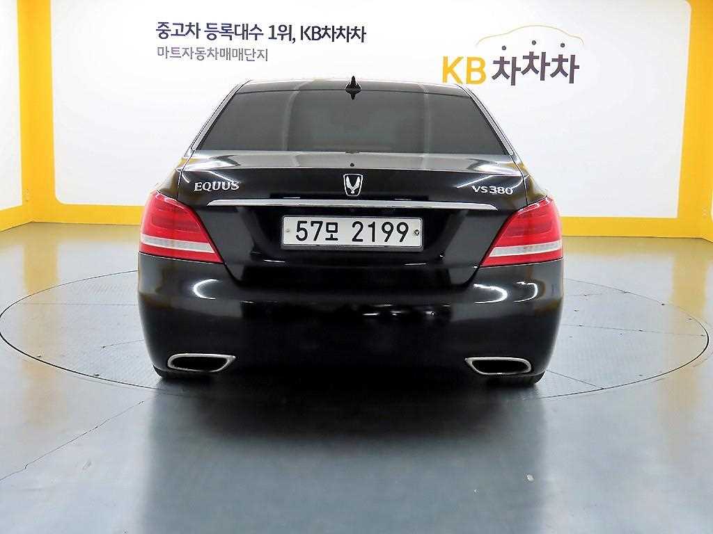HYUNDAI Equus - Vista 3