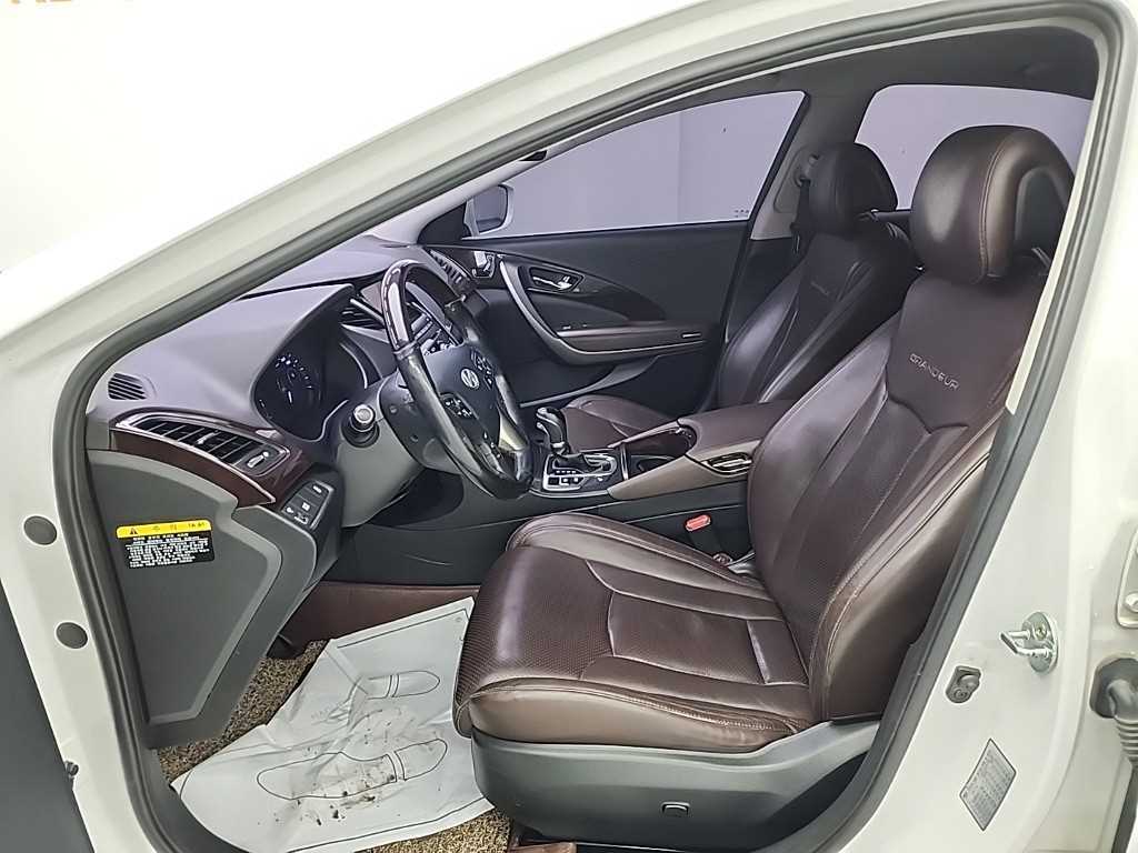 HYUNDAI Grandeur - Vista 11