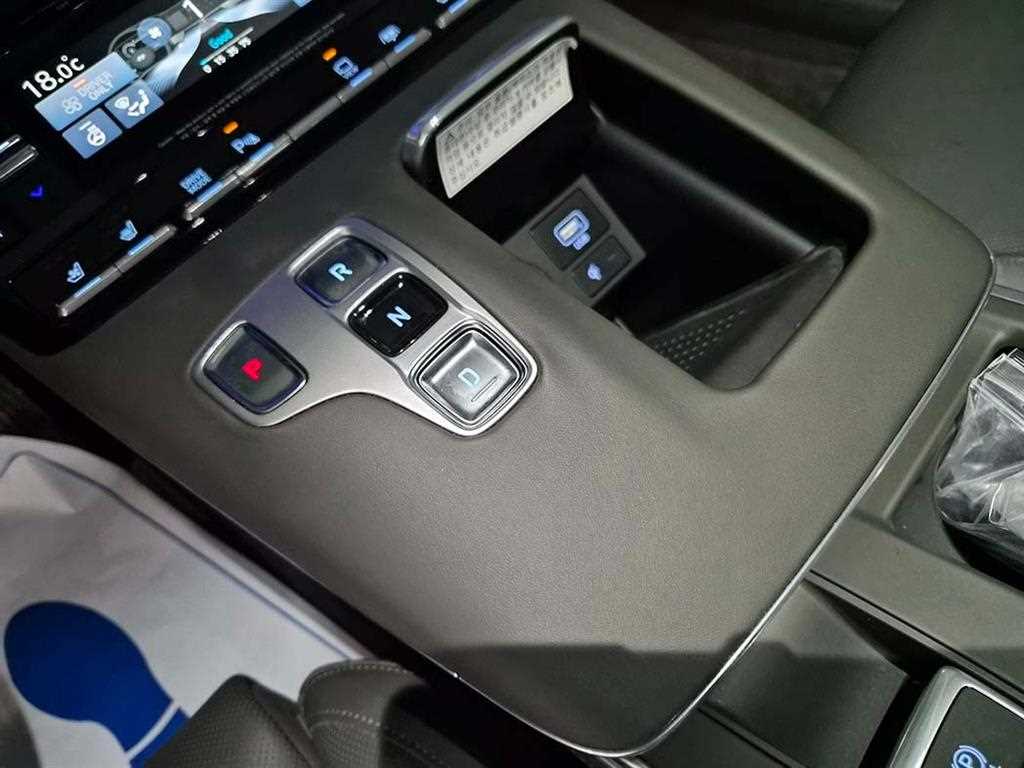 HYUNDAI Grandeur - Vista 11