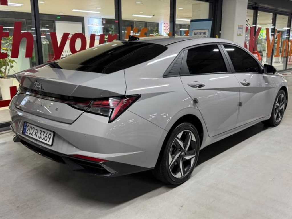 HYUNDAI Avante - Vista 4