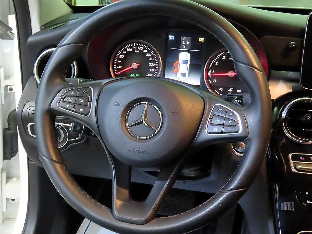 Mercedes Benz C Class - Vista 8