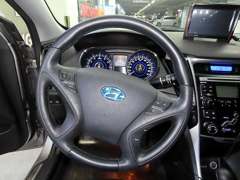 HYUNDAI Sonata - Vista 8