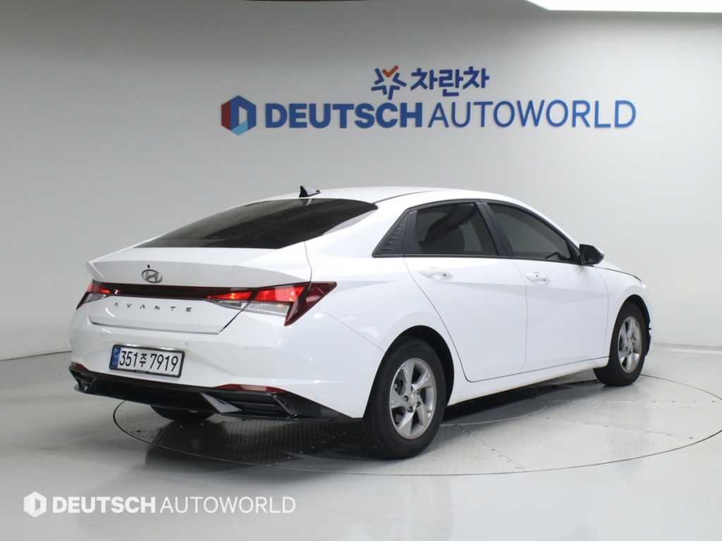 HYUNDAI Avante - Vista 2