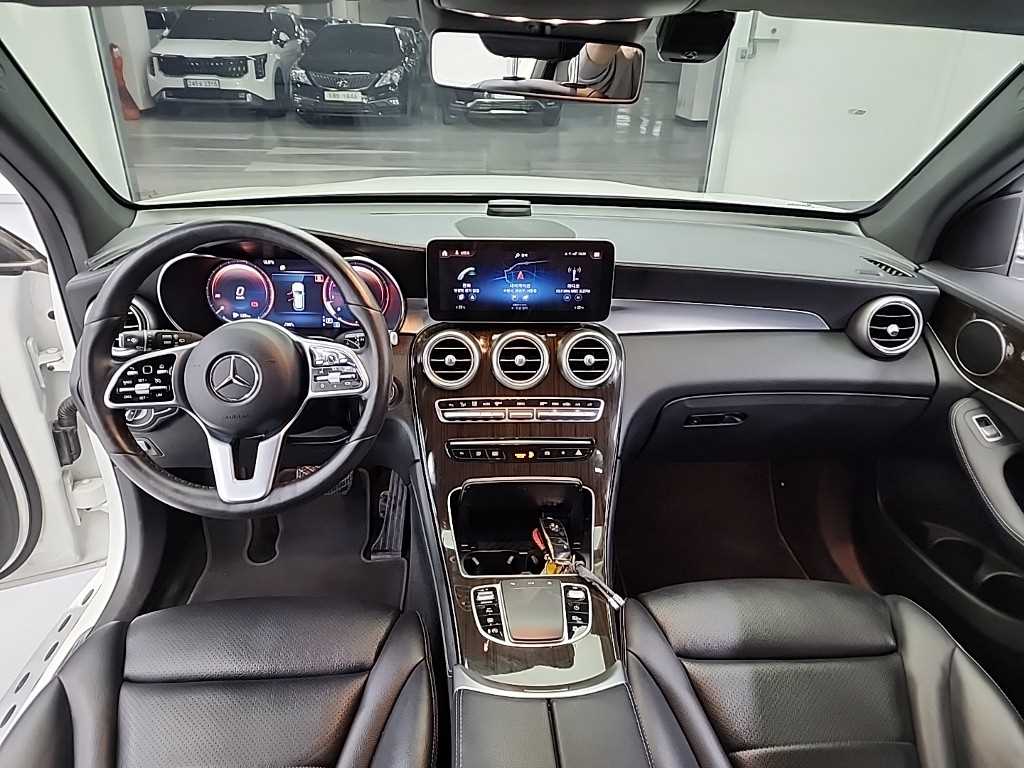Mercedes Benz GLC Class - Vista 7