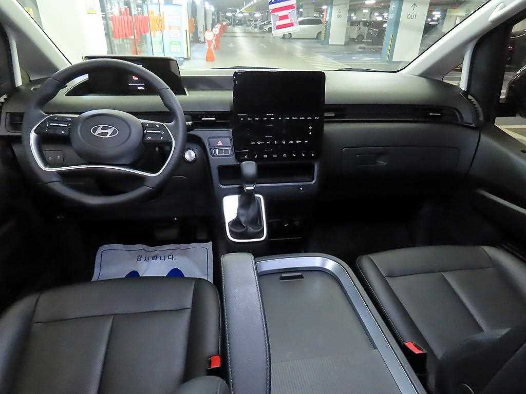 HYUNDAI Staria - Vista 10