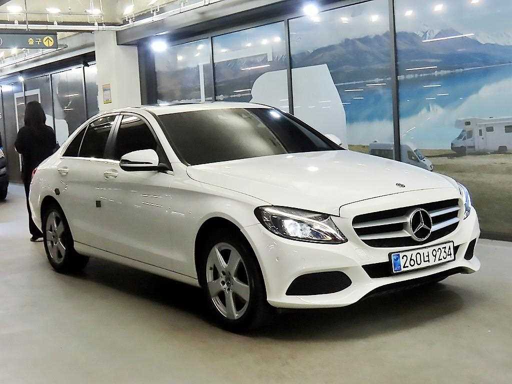 Mercedes Benz C Class 2018 Blanco - Importación desde Corea - HF Imports Iquique - Foto 1